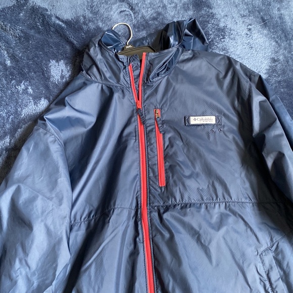 Lightweight Columbia Windbreaker - Picture 4 of 4